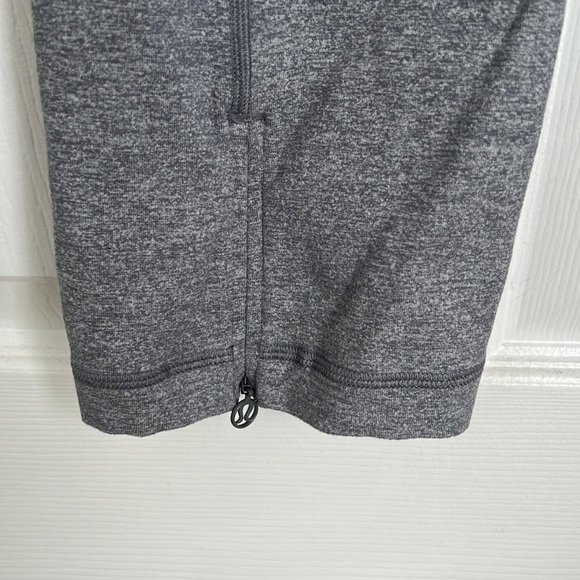 Lululemon cropped pants grey with zippers on back of calf - Picture 4 of 6